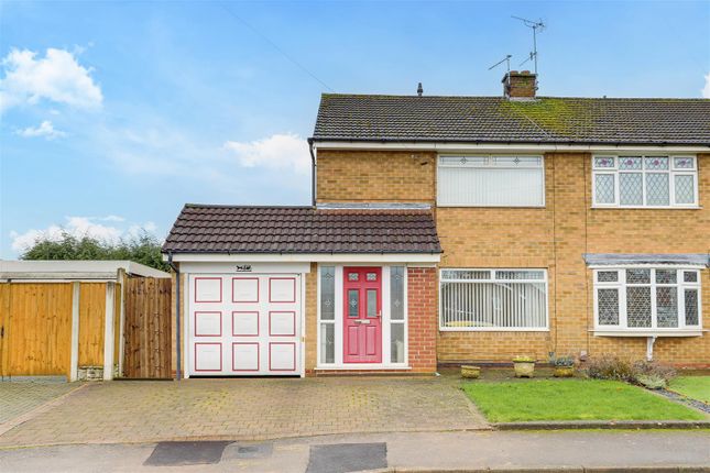 St. Johns Crescent, Hucknall NG15 3 bed semi