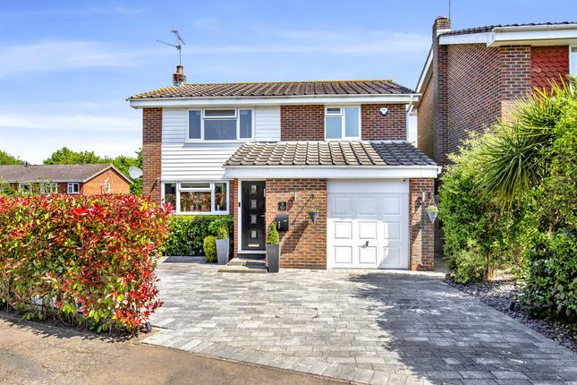 Spinney Close, Horsham, RH12 3 bed detached house for sale
