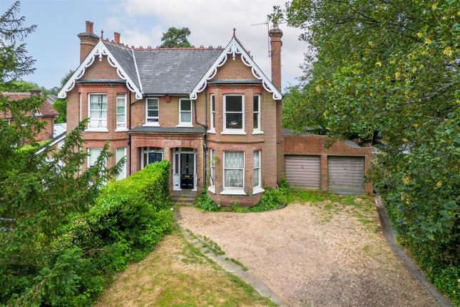 Muster Green South, Haywards Heath 5 bed semi