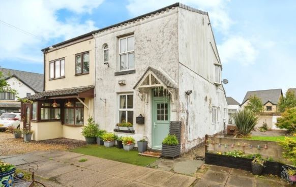 Chorley Road, Westhoughton, BL5 3PL 2 bed semi