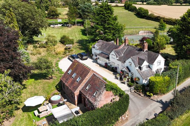 6 bedroom detached house for sale
