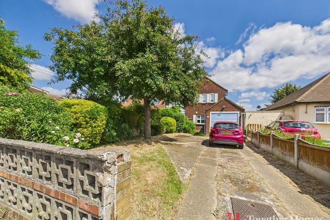 Berwick Road, Rainham 3 bed detached house for sale