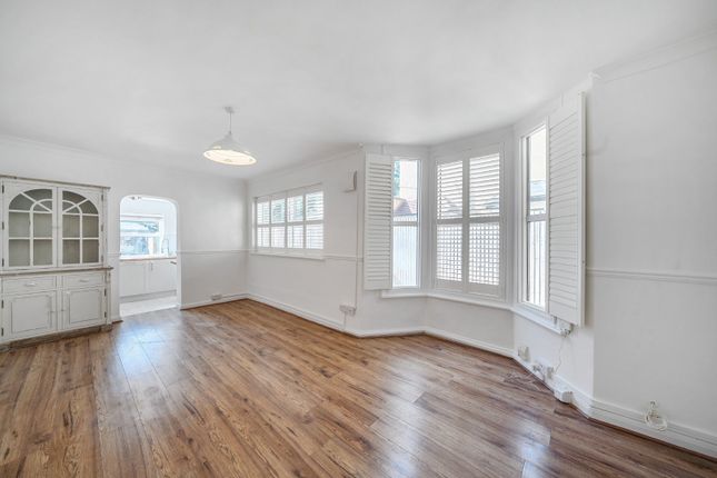 Queens Road, Wimbledon, London, SW19 2 bed flat for sale