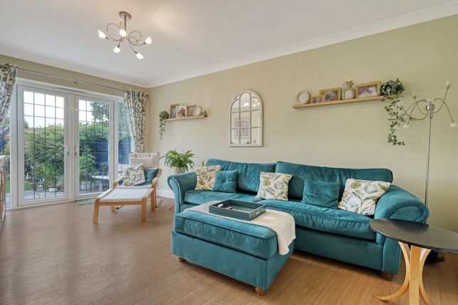 Beauly Way, Rise Park, RM1 3 bed detached house for sale