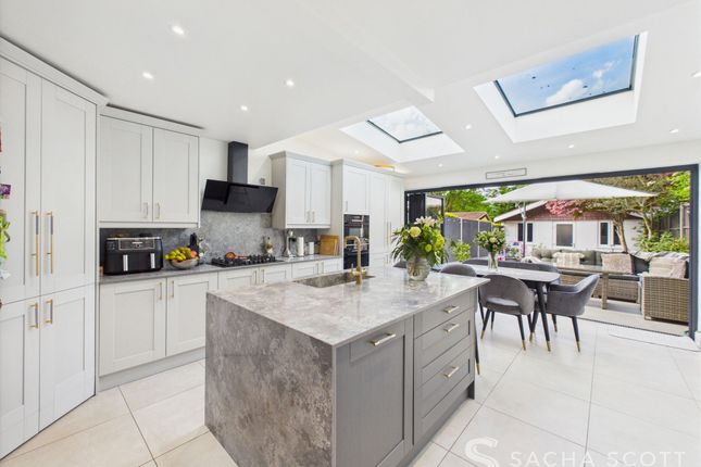 Hillside Close, Banstead, SM7 3 bed terraced house for sale