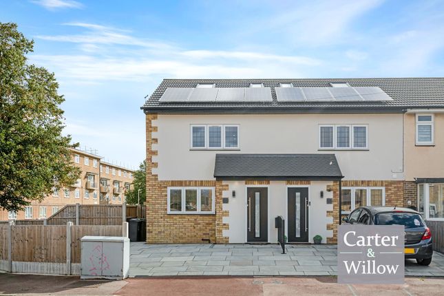 Calverley Crescent, Essex 3 bed end of terrace house for sale