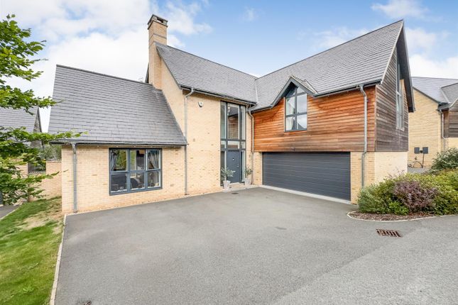 Lake Drive, Corby NN17 4 bed detached house for sale