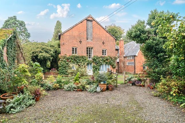 Eyton,  Leominster,  Herefordshire,  HR6 3 bed link detached house for sale