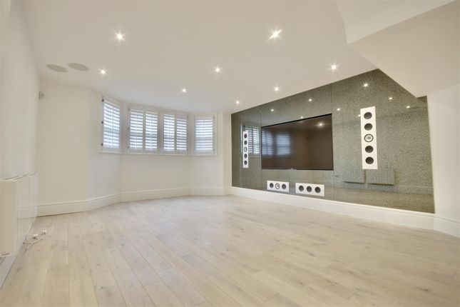 5 bedroom link detached house for sale