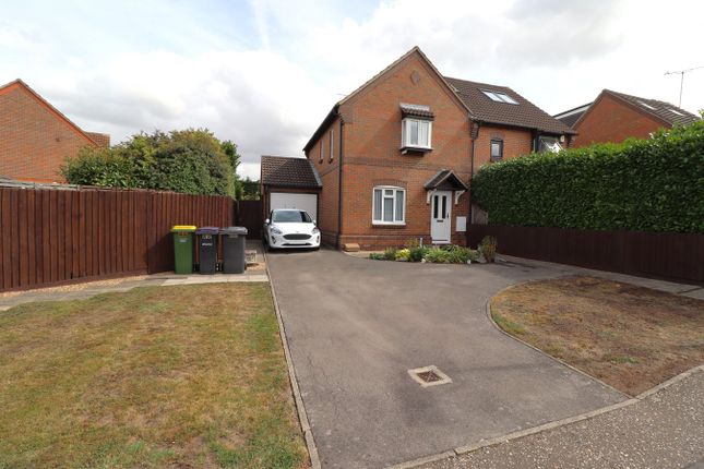 Langham Drive, Rayleigh, SS6 3 bed semi