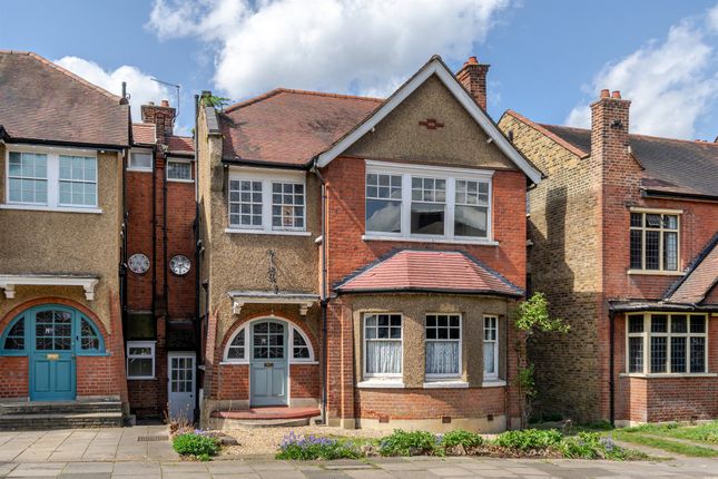 5 bedroom semi-detached house for sale