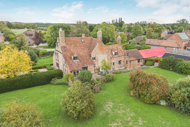 Salters Lane, Aylesbury HP18 4 bed equestrian property for sale