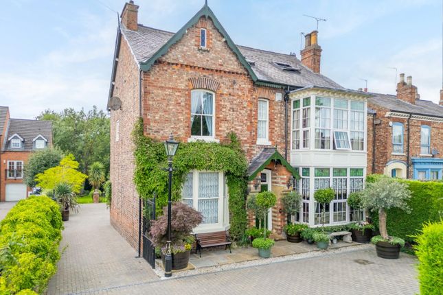 Huntington Road, York 8 bed detached house for sale