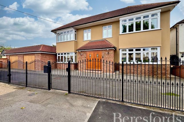 Farm Road, Rainham, RM13 4 bed detached house for sale