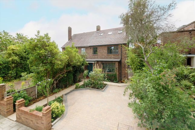5 bedroom semi-detached house for sale