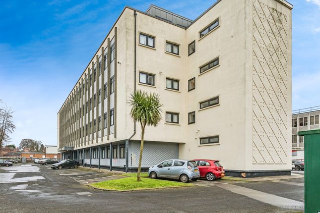2 bedroom ground floor flat for sale