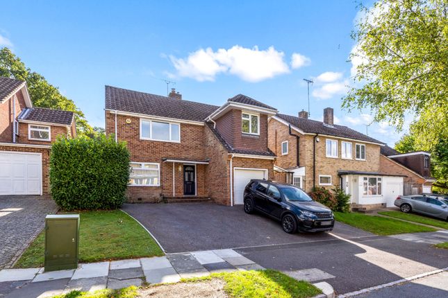 Woodlands, Crawley RH10 5 bed detached house for sale
