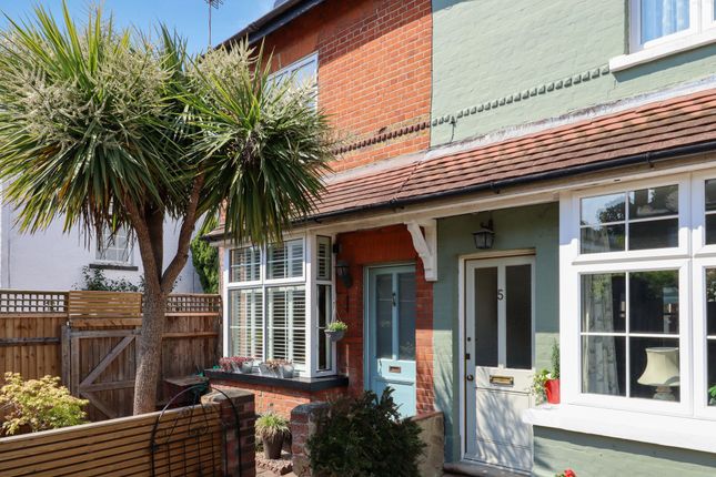 Elm Road, Claygate, KT10 2 bed end of terrace house for sale