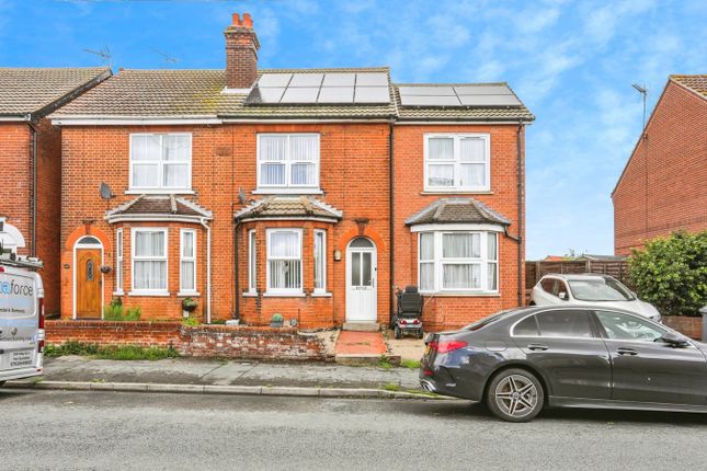 High Road West, Felixstowe IP11 4 bed semi