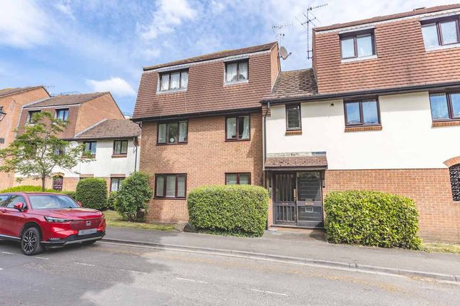 Victoria Street, Slough SL1 1 bed ground floor flat for sale