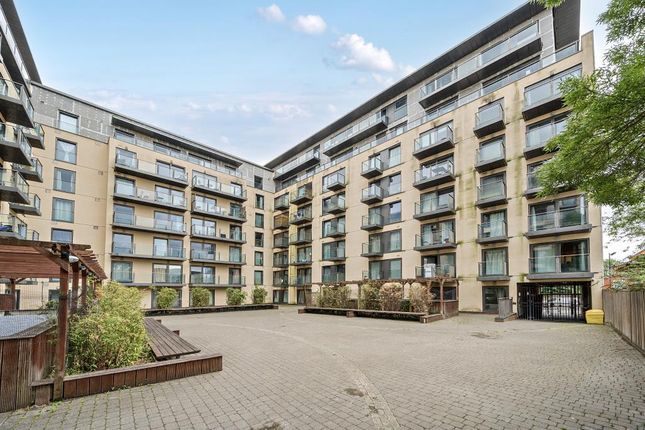 Slough,  Berkshire,  SL1 2 bed flat for sale
