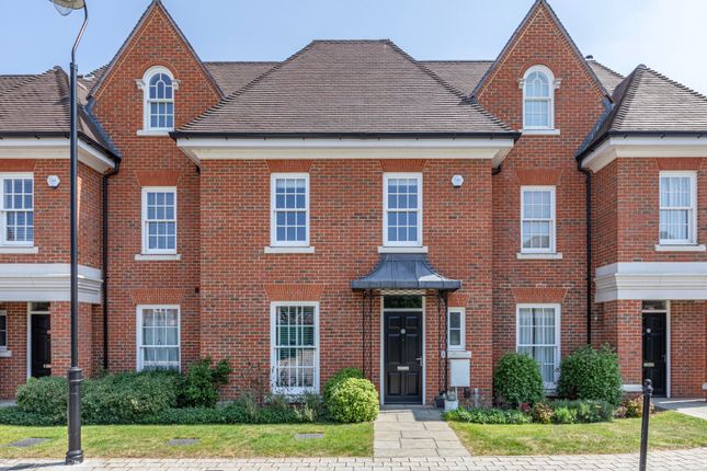 Broadoaks Park Road, Surrey KT14 3 bed house for sale