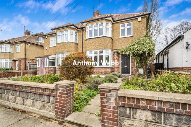 Dawlish Avenue, Palmers Green, N13 3 bed semi