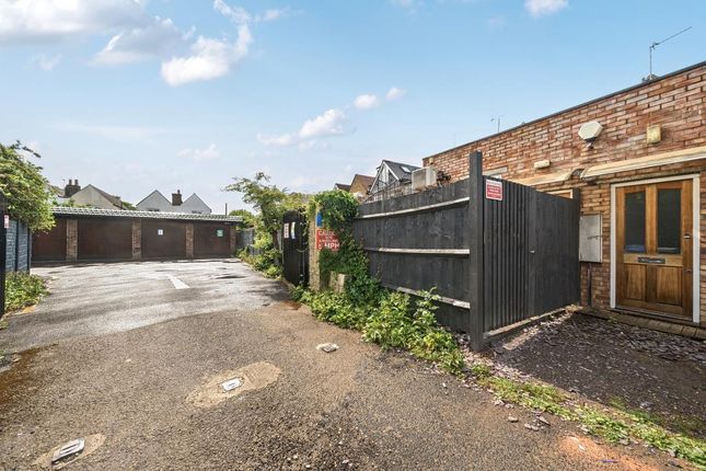 Surbiton,  Surrey,  KT6 2 bed maisonette for sale