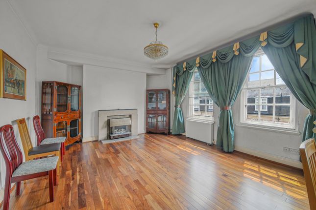 3 bedroom flat for sale