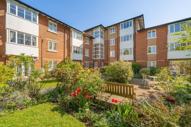 Beechwood Grove, London W3 2 bed flat for sale