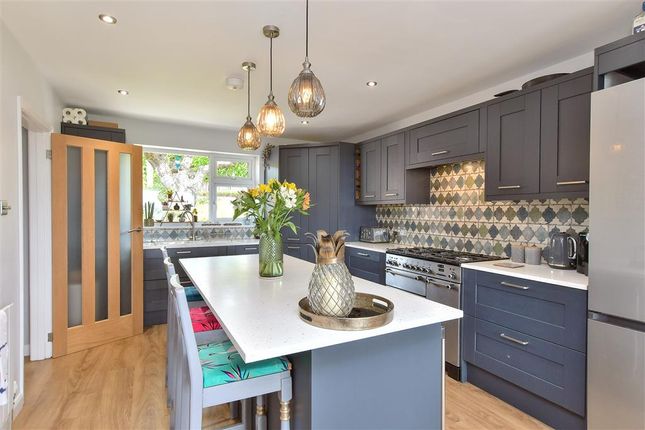5 bed detached house