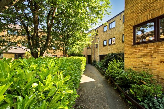 Lawn Road, Uxbridge, UB8 1 bed apartment for sale