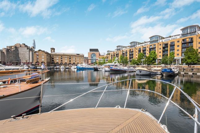 St. Katharine Docks, Wapping, E1W 2 bed houseboat for sale