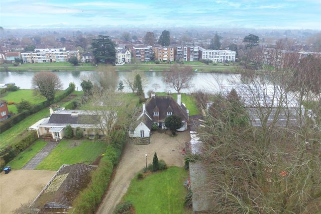 Chertsey Lane, Staines, Surrey, TW18 4 bed detached house for sale