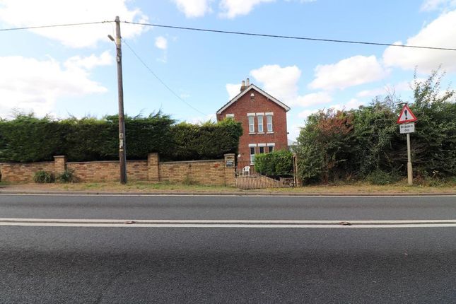 2 bed detached house