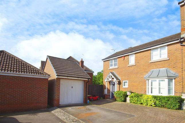 Queen Elizabeth Drive, Swindon SN25 3 bed end of terrace house for sale
