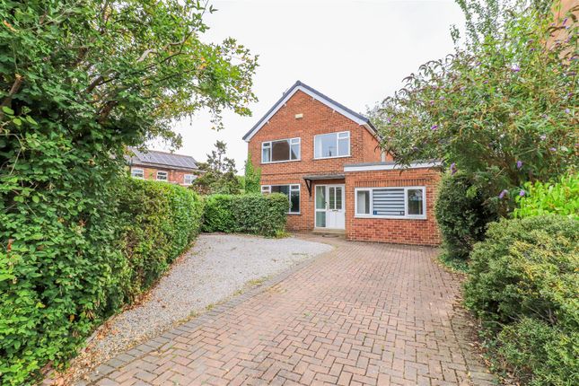 Duncan Avenue, Wakefield WF2 3 bed detached house for sale