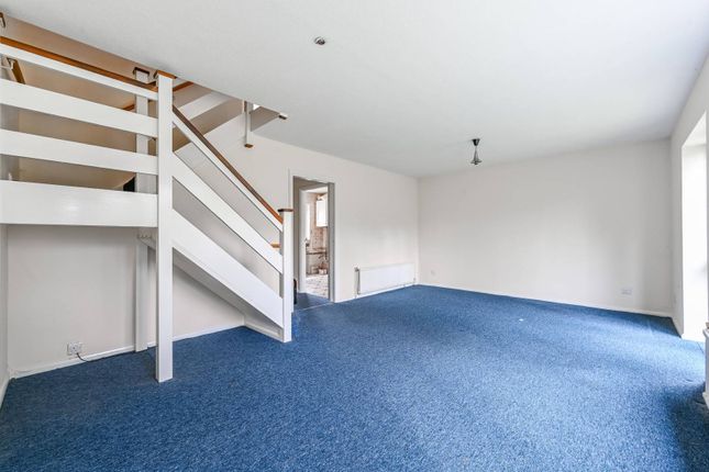 Samantha Close, Walthamstow, London, E17 3 bed semi
