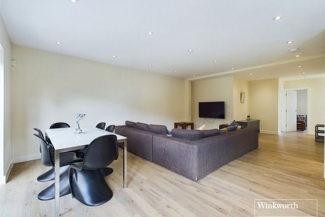Sandymount Avenue, Middlesex HA7 6 bed semi
