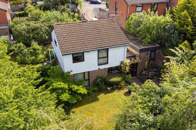 Herontye Drive, East Grinstead RH19 4 bed detached house for sale