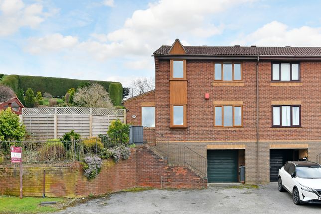 Holmley Lane, Dronfield, Derbyshire, S18 3 bed semi