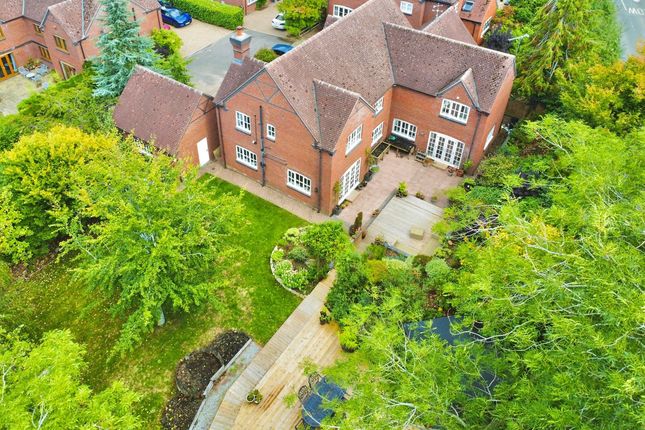 6 bedroom detached house for sale