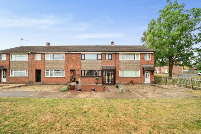 Clifton Close, Chippenham 3 bed terraced house for sale