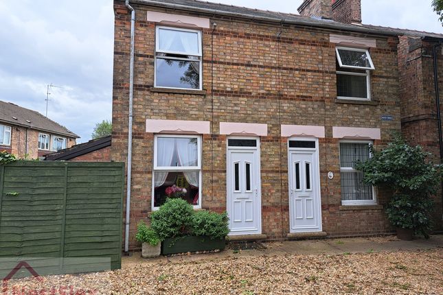 2 bedroom semi-detached house for sale