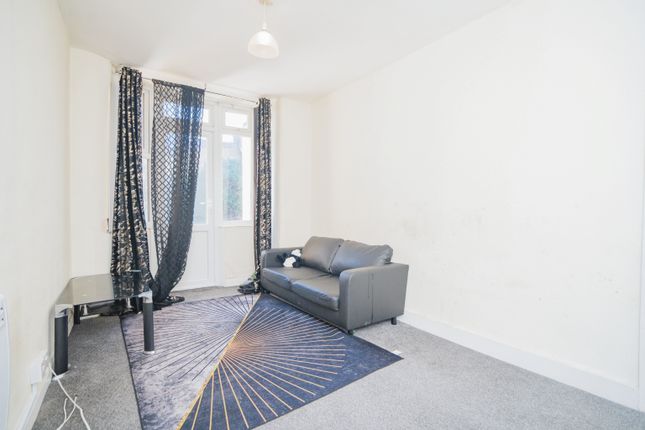 2 bedroom ground floor flat for sale