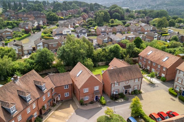 Wellesbourne Crescent... 4 bed detached house for sale