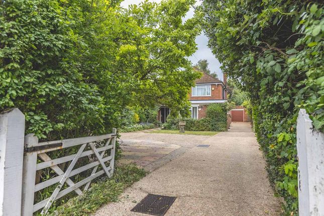 Farnham Lane, Farnham Royal SL2 3 bed detached house for sale