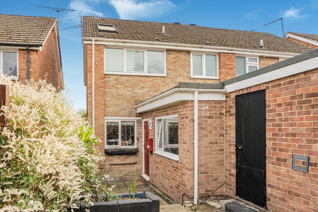Alder Close, Alton, Hampshire 4 bed semi