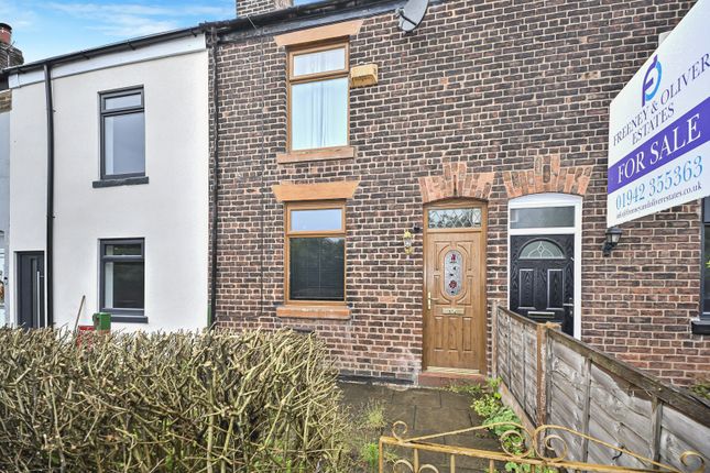 Westhoughton, BL5 2 bed terraced house for sale