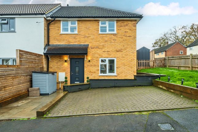 Hartsgrove, Godalming GU8 2 bed end of terrace house for sale